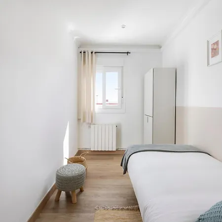 דירה Amazing 3bdr In Cornella 1 Mins From Metro *