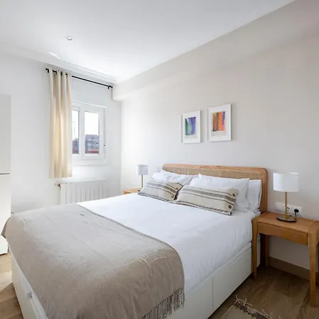 Amazing 3bdr In Cornella 1 Mins From Metro