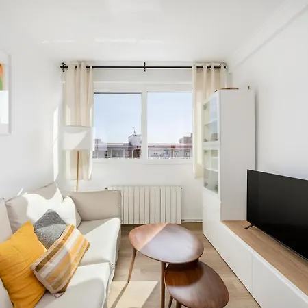Amazing 3bdr In Cornella 1 Mins From Metro דירה