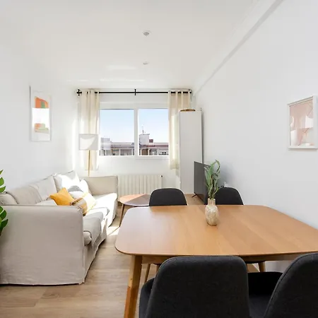 דירה Amazing 3bdr In Cornella 1 Mins From Metro