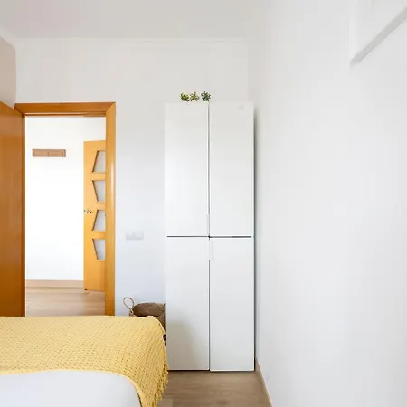 Amazing 3bdr In Cornella 1 Mins From Metro *