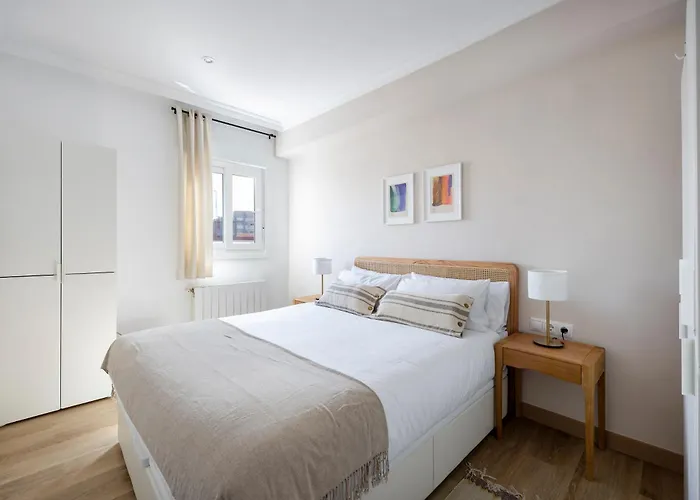 Amazing 3bdr In Cornella 1 Mins From Metro