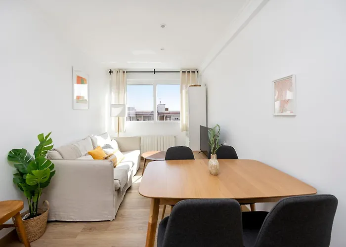 Apartment Amazing 3bdr In Cornella 1 Mins From Metro