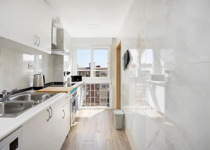 Apartment Amazing 3bdr In Cornella 1 Mins From Metro *