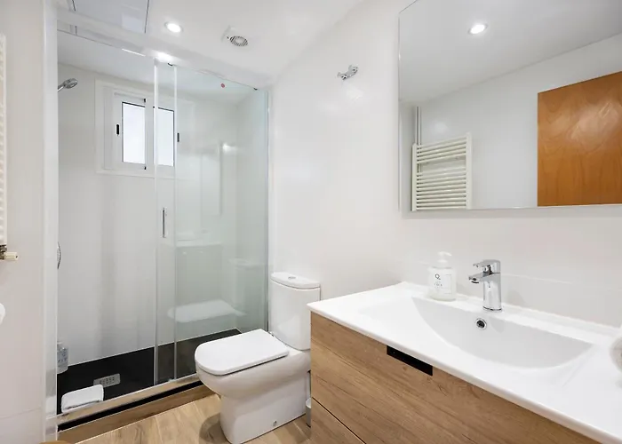 Amazing 3bdr In Cornella 1 Mins From Metro Apartment