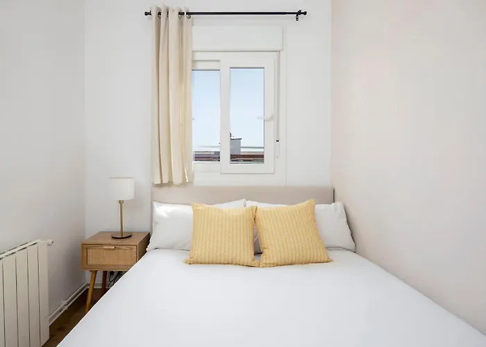 Amazing 3bdr In Cornella 1 Mins From Metro Apartment