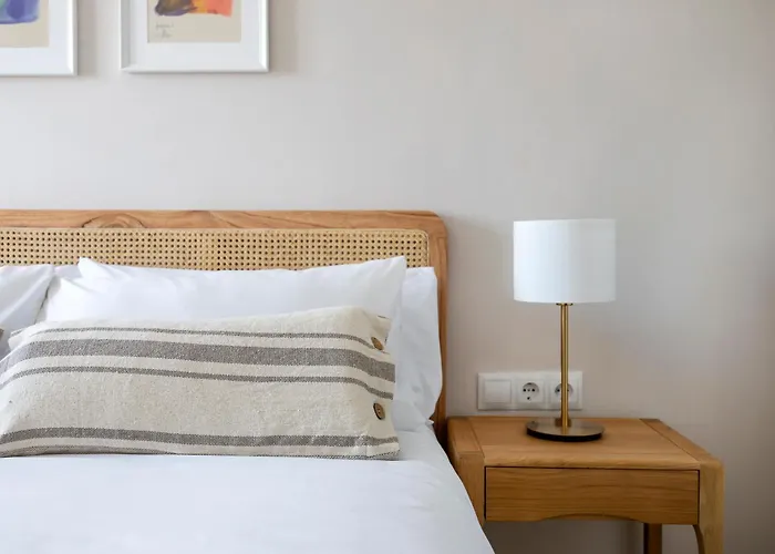 Amazing 3bdr In Cornella 1 Mins From Metro Apartment *